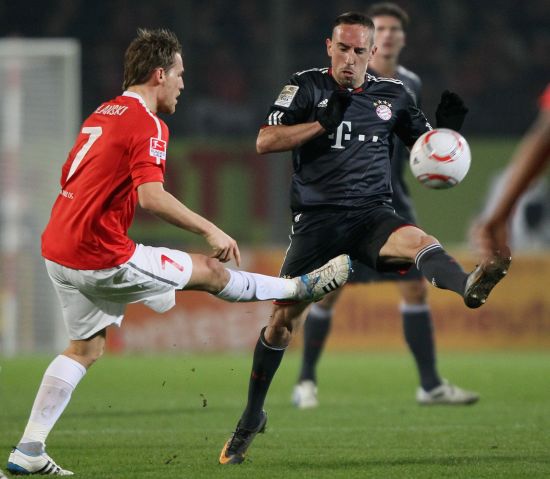 他们通过高 他们通过高